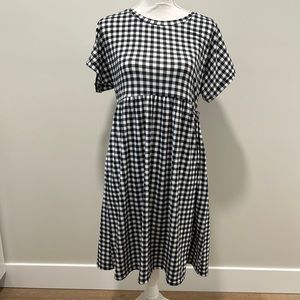 Stretch gingham print dress with empire waist and dolman sleeves with pockets!!